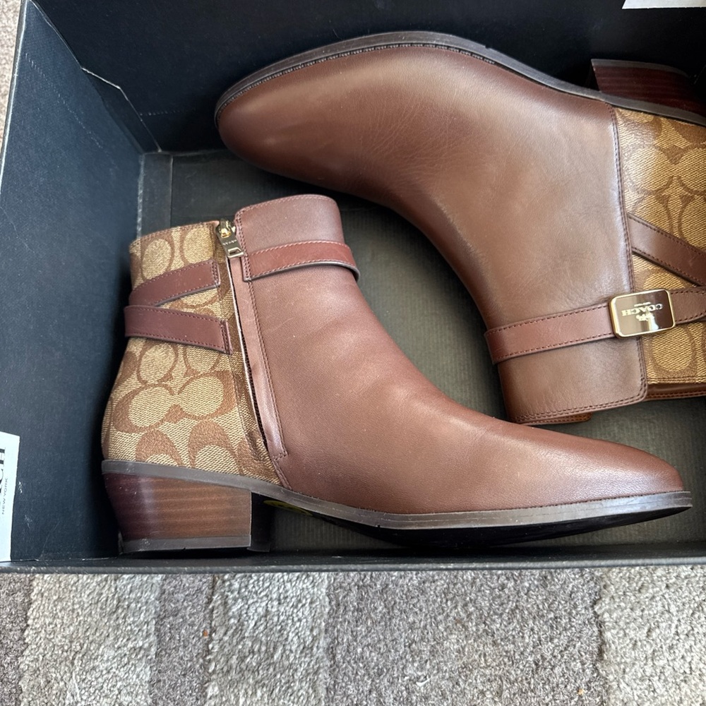 COACH Dean Leather Signature Coated Canvas Walnut/Khaki Bootie, Size 9 MSRP $250